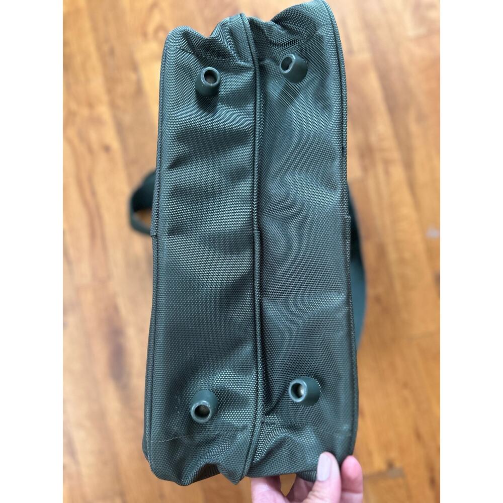 Delsey Laptop Computer Messenger Bag Army Green Tons of Storage EUC - Picture 7 of 10